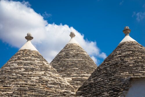 alberobello-puglia-italia-meridionale-tetti-tradizionali-dei-trulli-case-originali-e-antiche-di-questa-regione